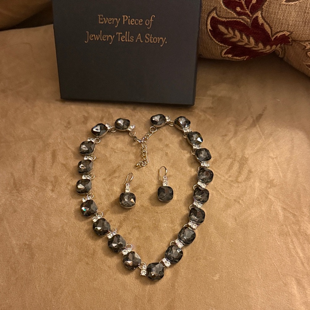New Sabika Like Charcoal Grey and Clear Swarovski Crystal Jewelry Set - Picture 1 of 4